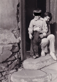 Se synem v domečku Na Zátorách, 1974