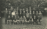 Sedmá třída měšťanské školy v Holicích, rok 1951, Bedřich Centner prostřední řada třetí zleva