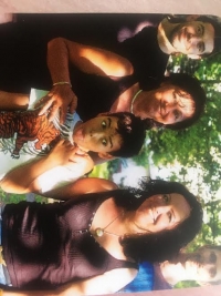 Son, daughter, grandson and witness Jana Frey