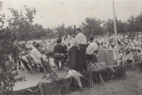 Varmužova cimbálová muzika v roce 1969 na Národopisném odpoledni ve Svatobořicích-Mistříně