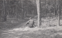 Vasil Kiš a jeho partyzánský oddíl v lese na Chrudimsku