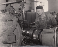 Miroslav Nový při práci, Záchlumí, datace cca 1970-1975