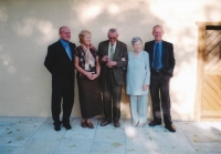 Luděk Bohman (zcela vpravo) s rodiči a sestrou, 2002