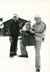 Se svými syny Ludvíkem a Martinem na dovolené, 1981