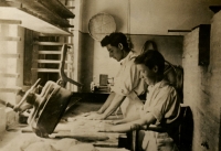 Začátky tatínkova pekařství s prvním učedníkem
