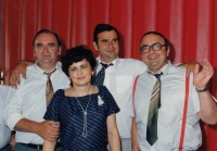 František Horák (první zprava) se svými bratry a sestrou, po roce 2000