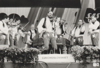 Cimbálová muzika Polajka během vystoupení v Kodani, březen 1987