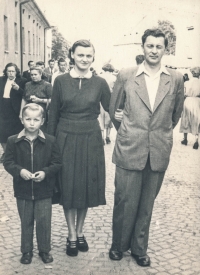 Rodina Peterkových na pouti v Ořechu