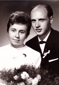 A wedding photograph of the newlyweds Koníček from 1963 