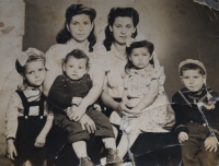 Teta pamětnice Vlasta Holomková, roz. Heráková, a její sestřenice Jiřina Holíčková, roz. Murková