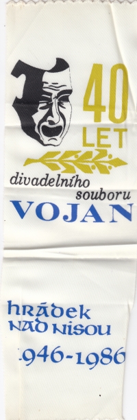 Výrobek hrádecké textilky STAP, jedná se o pamětihodnost ze sbírky Jana Tichého