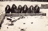 Jan Tichý (třetí zprava) s kamarády v roce 1970