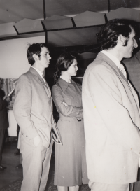 Vernisáž výstavy v kulturním domě ve Veselí nad Moravou. Vlevo Jiří Peša, vpravo Jaromír Hynšt, 1973