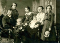 Prarodiče z matčiny strany, fotografováno před odjezdem dědečka na frontu 1. světové války, 1914