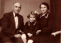Rodiče s dcerou Marií, 1947