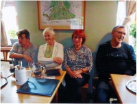 Marie Mannová (druhá zprava) na srazu spolužáků, Praha, 2019