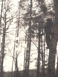 První Jarní báseň – knížečka, happening v lesích nedaleko Útěchova, 3. dubna 1980. 