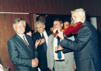 Návštěva Václava Klause v hotelu Atom, vlevo Václav Klaus, vpravo František Hromek, 1992