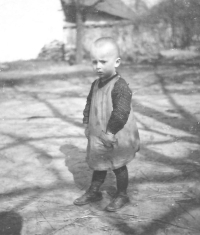 Za války na statku v Lozicích, asi 1941