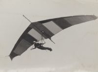 Hand gliding in 1984