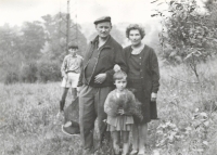 Rodina v Březové u Sokolova, 1970