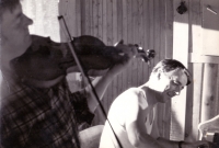 Jaromír Dadák jamming at home with Jiří Smejkal, the first mayor of Ostrava after the Velvet Revolution, the 1970s - 1980s 

