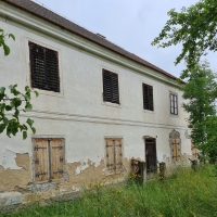 Chvalsiny No. 81, upper floor, first three windows from the right, the Sýkoras' apartment, view of the house in 2021	
