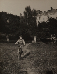 Cesta do mateřské školy, 1956