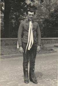 Jan Rebenda, významný člen starobřeclavské chasy, už jako mužák, 1966