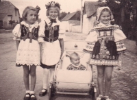 1940s, Maria on the right