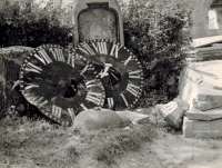 Ciferník hrabyňských kostelních hodin, 1945