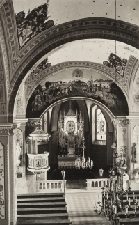 Interiér kostela Panny Marie s hlavním oltářem, 1928