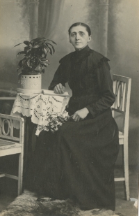 Father's mother Emma Demuth