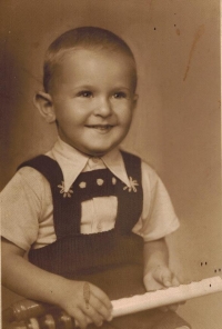 Peter Danzinger ve věku jednoho roku. Banská Bystrica, 1938