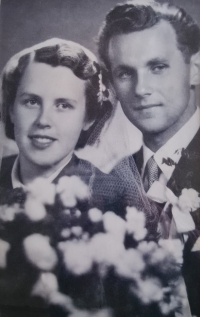 Jan Sýkora a Marie Táborská, svatební foto, 6. 8. 1955