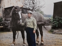 Jan Sýkora se svým pracovním koněm, 80. léta 20. století