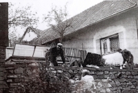Repair of the outside wall, Josef Jonáš Sr. in front, his brother-in-law Miroslav Kulhánek under the wall, Josef Jonáš on the left, Křtěnov, turn of the 1970s and 1980s
