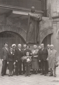 Doctoral graduation of Eva Melmuková - Šašecí in Karolinum in 1968 (from left to right in order of heads: ing. Alois Doležel - together with his wife they were close friends from the Roman Catholic Church, Božena Malinová - together with her deceased husband they were close colleagues from the Smíchov congregation, Jana Doleželová - ethnographer and folklorist, uncle ing. Antonín Macků, husband Jiří, Eva with her son Petr in front of her, aunt Bohumila Macků, Mrs. Vláčilová, father ing. Oto Šašecí, ing. Bohumil Vláčil - head of agricultural education and a leading figure in the monster trial of agricultural experts, imprisoned in Leopoldov, prof. PhDr. Antonín Frinta - builder of Czech-Lusatian relations, participant in the events in Smíchov). Eva's mother is missing as she died shortly before the photo was taken. 
