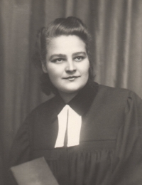 Eva Šašecí, provdaná Melmuková, jako vikářka v roce 1956