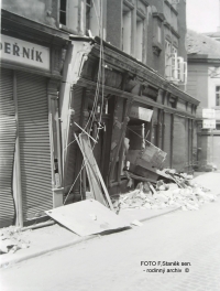 Shop At the Good Advice after the air raid in 1945