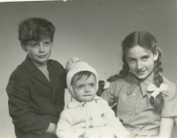 Se sestrou a bratrancem