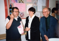 Jaroslav Šturma (zleva) - oslava padesátin (1994) s MUDr. Libuší Brbenskou a PhDr. Eduardem Urbanem