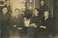 Otec Ernst Demuth na Vánoce 1943