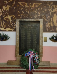 Pamětní deska na hlavním nádraží v Plzni – se jménem dědečka Jaroslava Komorouse