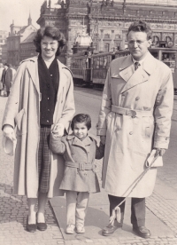 Pamětnice s dcerou a manželem