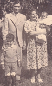 The Malinský family - father Mikuláš, mother Věra, Maria and her brother Mikuláš (1st half of the 1940s)