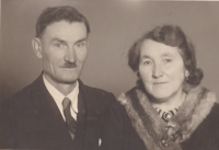 Rodiče Karel a Františka Stojanovi na svatbě syna Karla