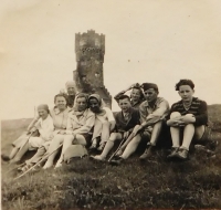 Zdeněk Zerzáň na Pradědu. Tři dny po pořízení této fotografie věž na Pradědu spadla