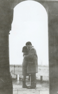 Ze svatební cesty do Budapešti v lednu 1965