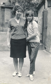 Hana s maminkou, cca 1967